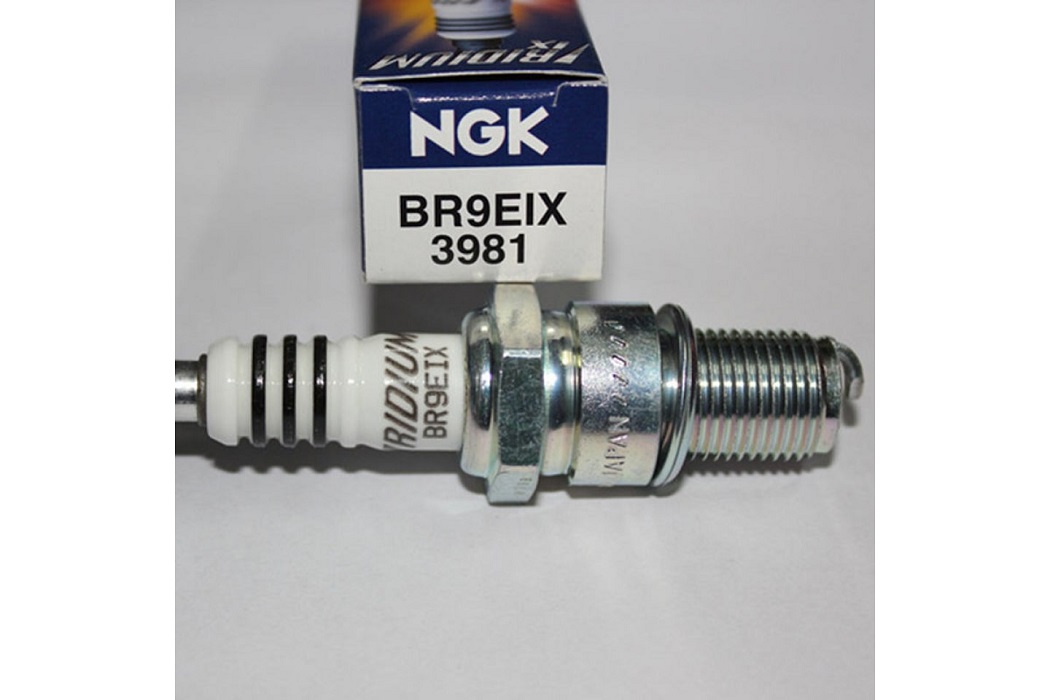 фото Свеча зажигания NGK 3981 BR9EIX 