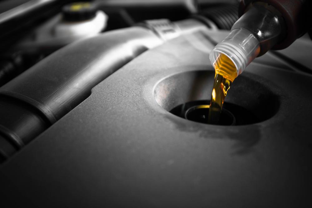 Какое моторное масло заливать в двигатель?